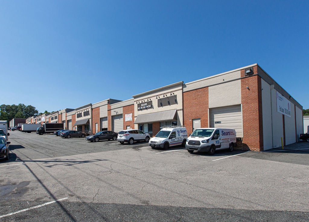 2,160 SF Industrial Space in Lorton, VA Photo